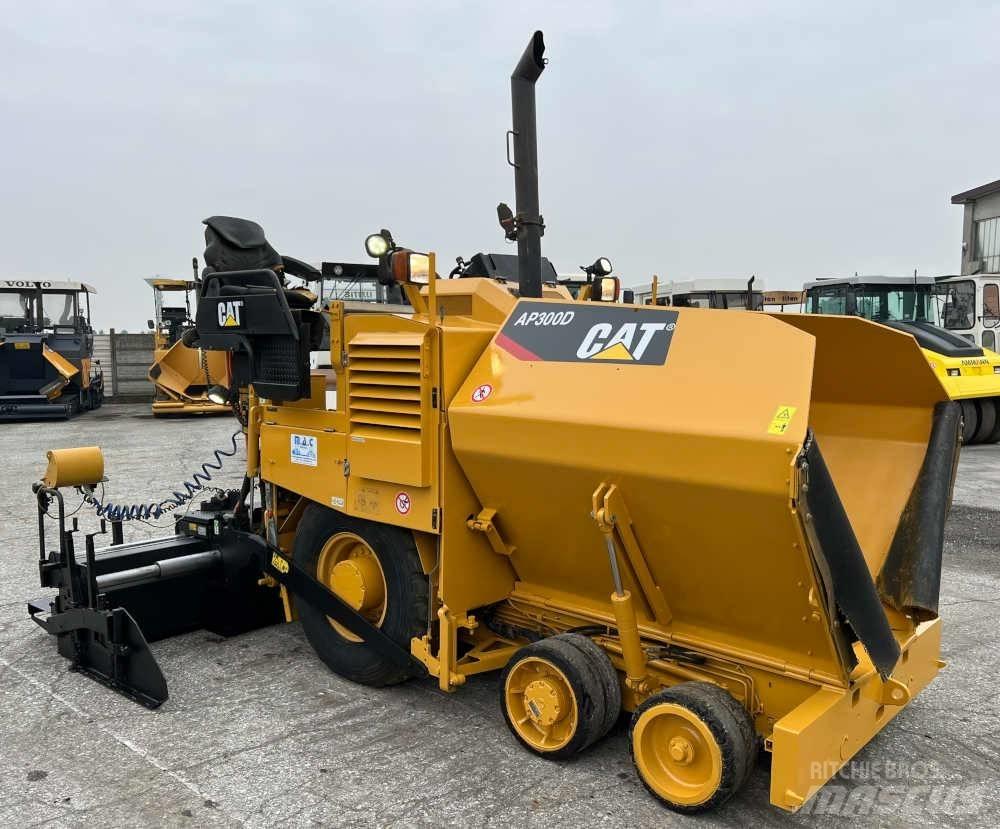CAT AP 300D Асфальтоукладчики