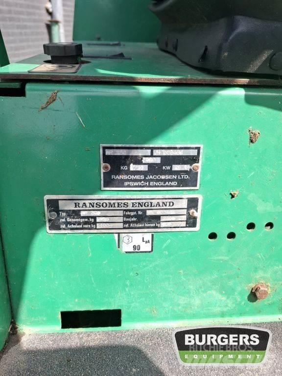 Ransomes AR250 Самоходные газонокосилки