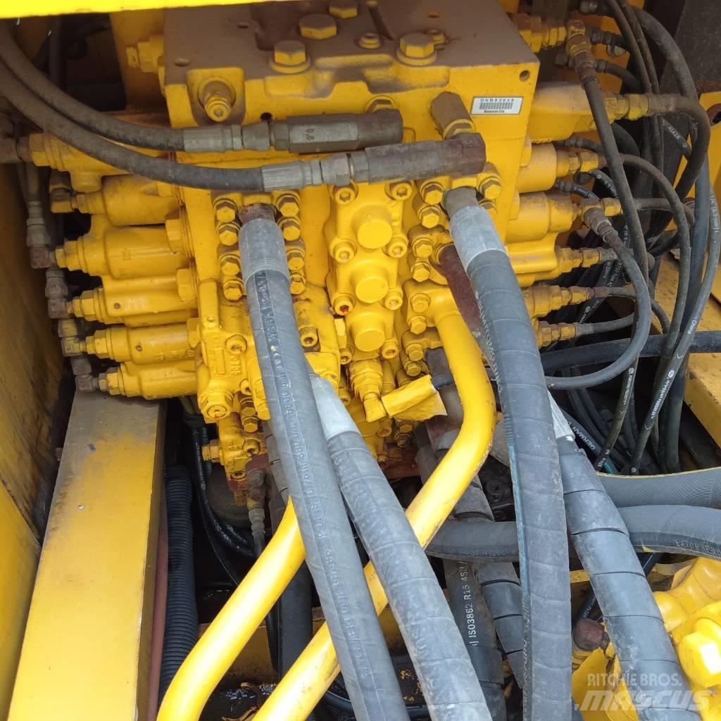 Komatsu PC 300-7 Гусеничные экскаваторы