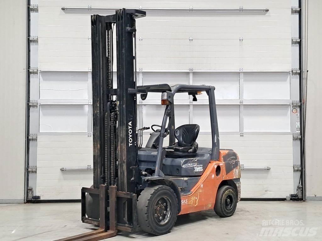 Toyota 02-8FDJF35 Дизельные погрузчики