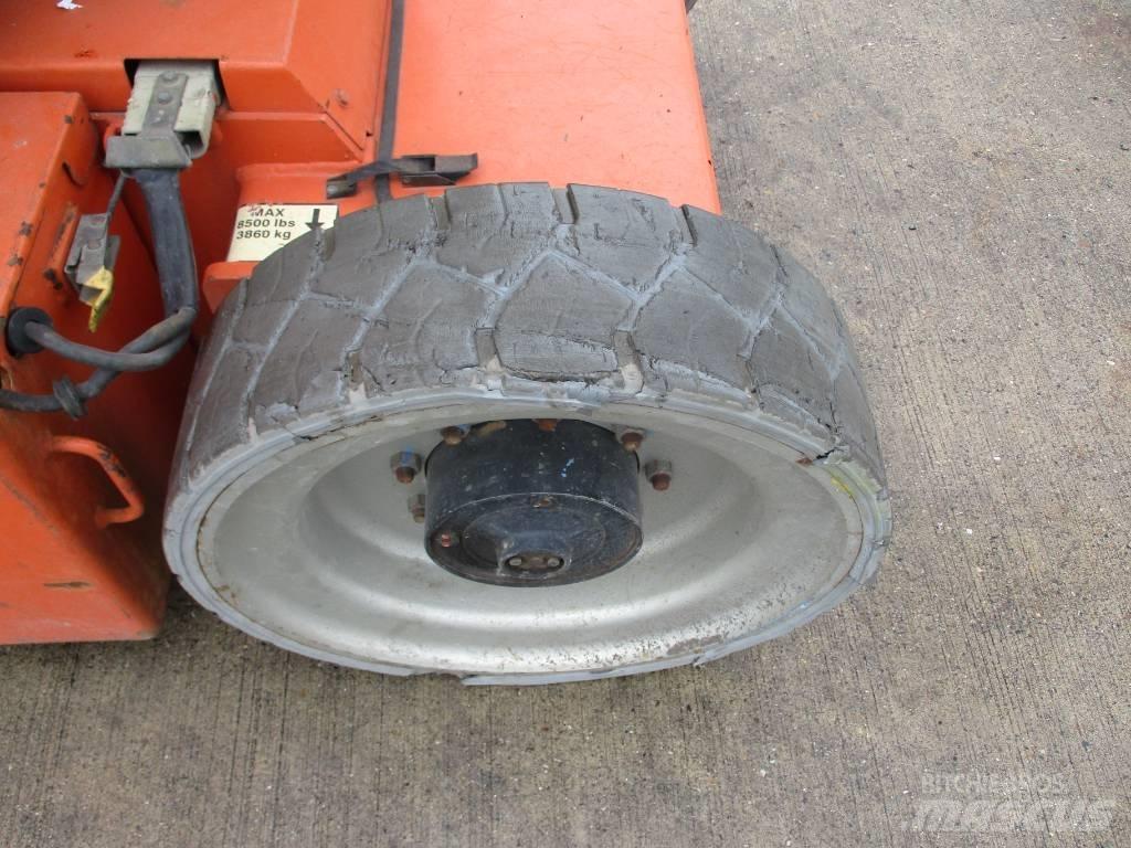 JLG E 300 AJP (718) Компактные самоходные стреловые подъемники