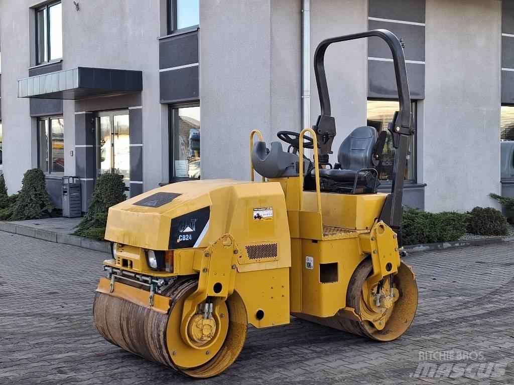CAT CB 24 Катки тротуарные