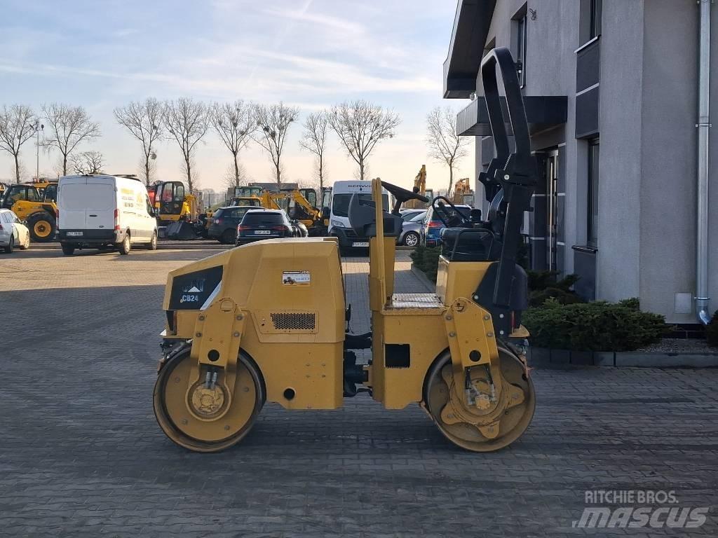 CAT CB 24 Катки тротуарные