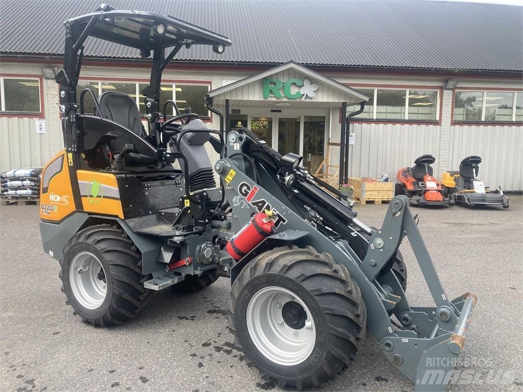 GiANT G2200E Многофункциональные сельскохозяйственные погрузчики