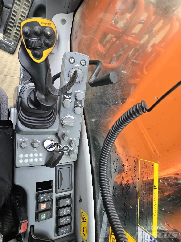 Hitachi ZX 220W-5 Колёсные экскаваторы