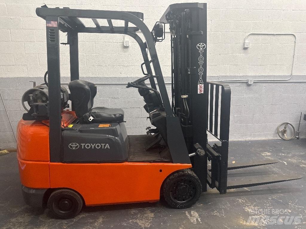Toyota 7FGCSU20 Другие складские механизмы