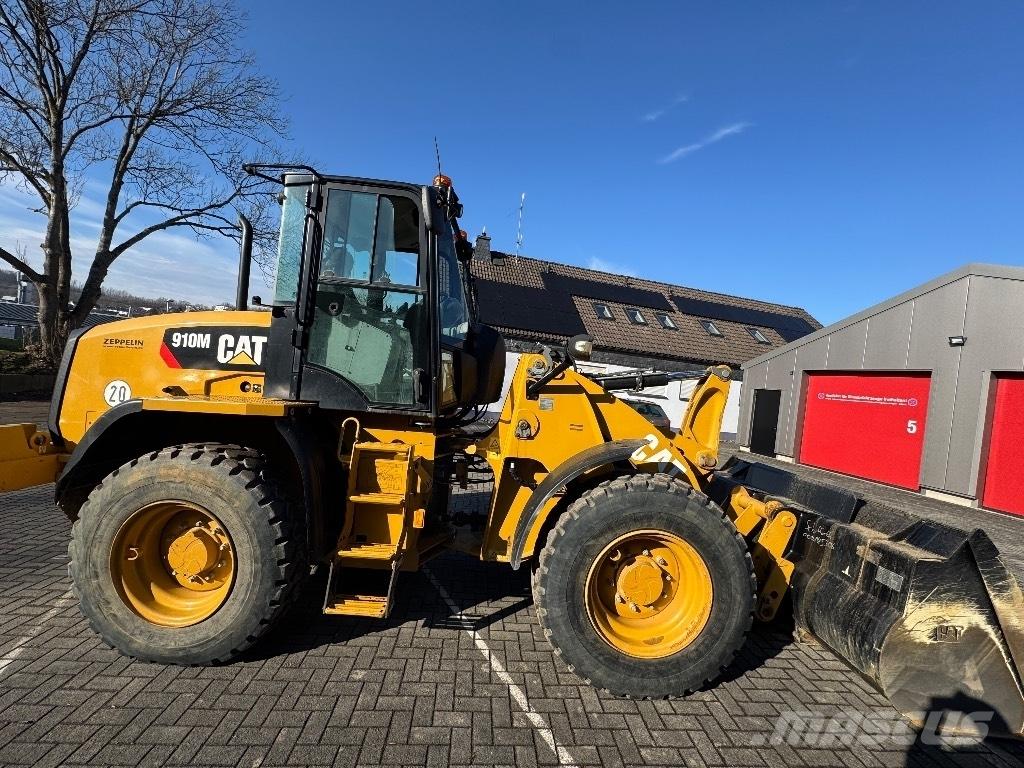 CAT 910M Фронтальные погрузчики