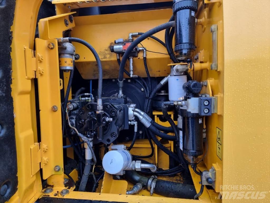 JCB JS 130 LC Гусеничные экскаваторы