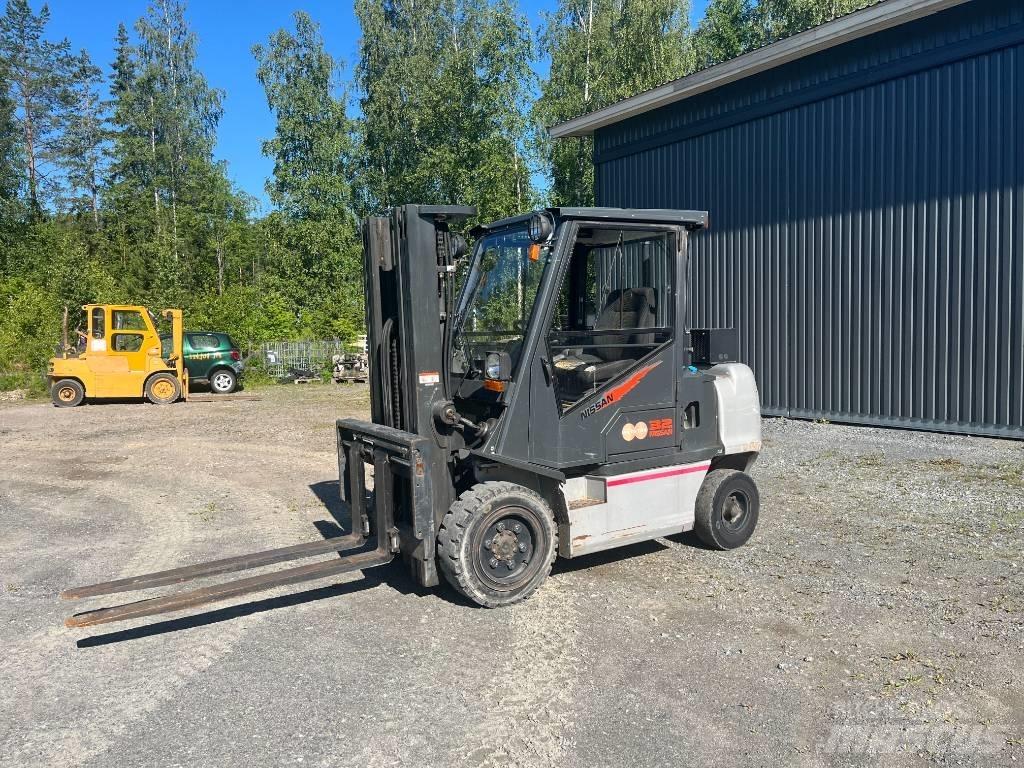 Nissan FGD02A320 Дизельные погрузчики