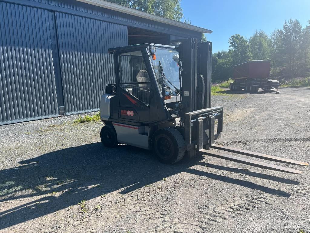 Nissan FGD02A320 Дизельные погрузчики