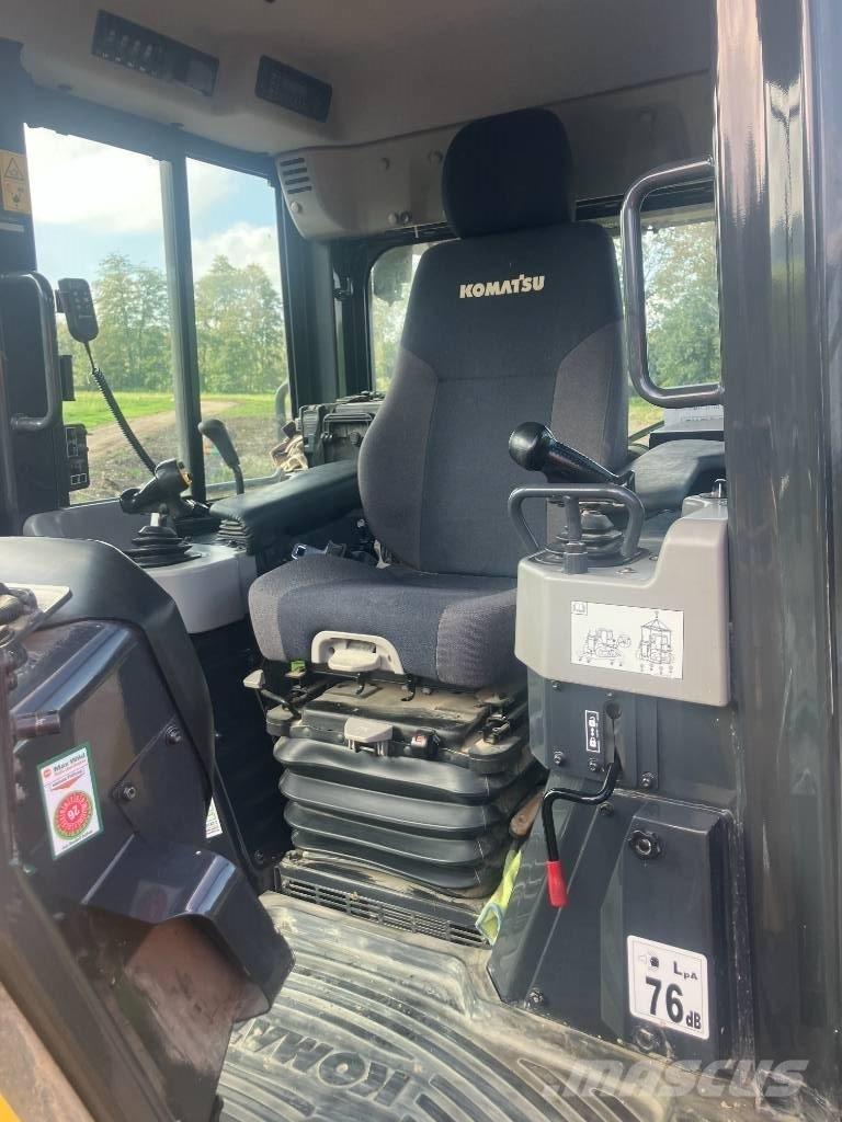 Komatsu D51PXi - 24 Гусеничные бульдозеры