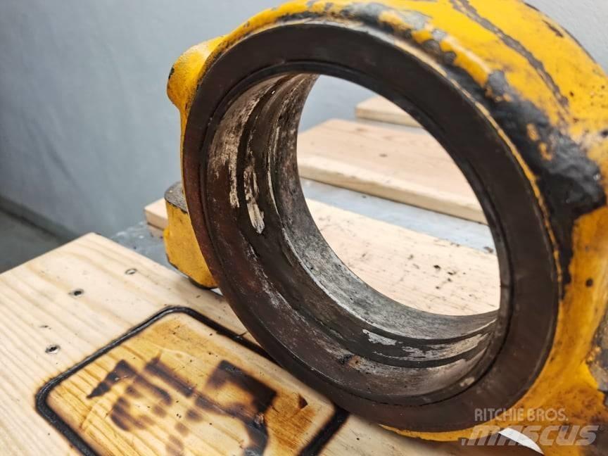 JCB 530-70 {axle} Оси