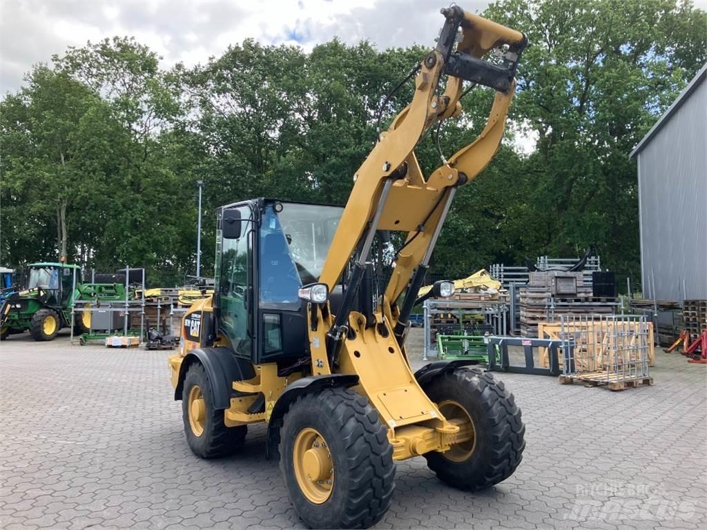 CAT 907 Фронтальные погрузчики