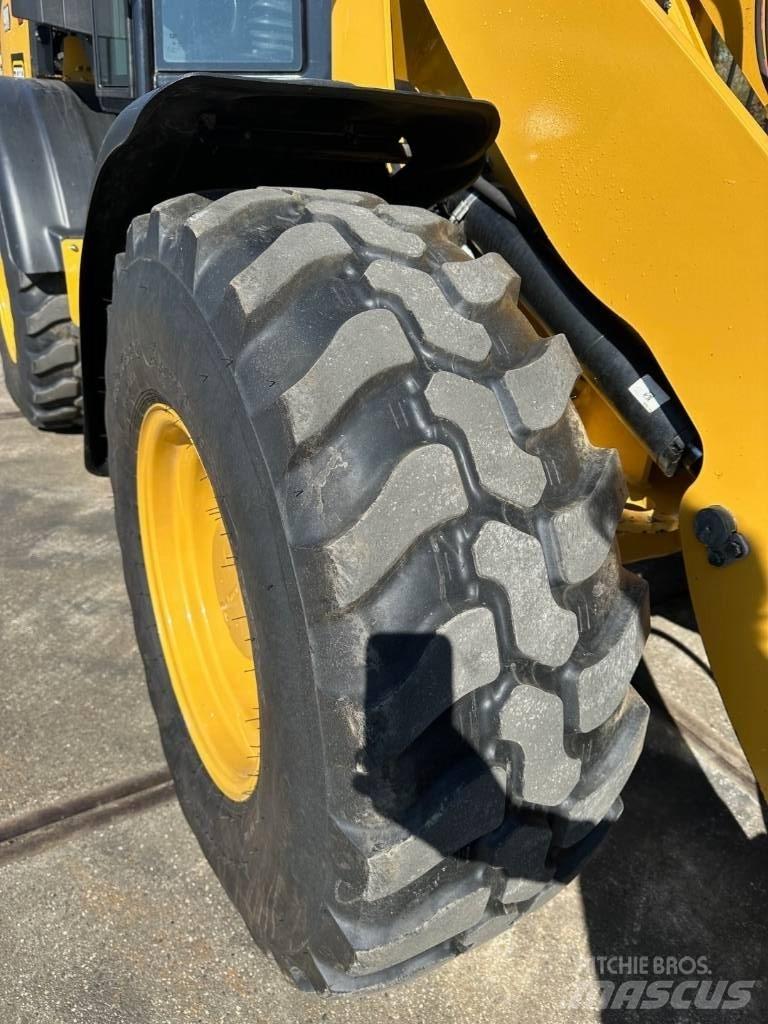 CAT 908 Фронтальные погрузчики