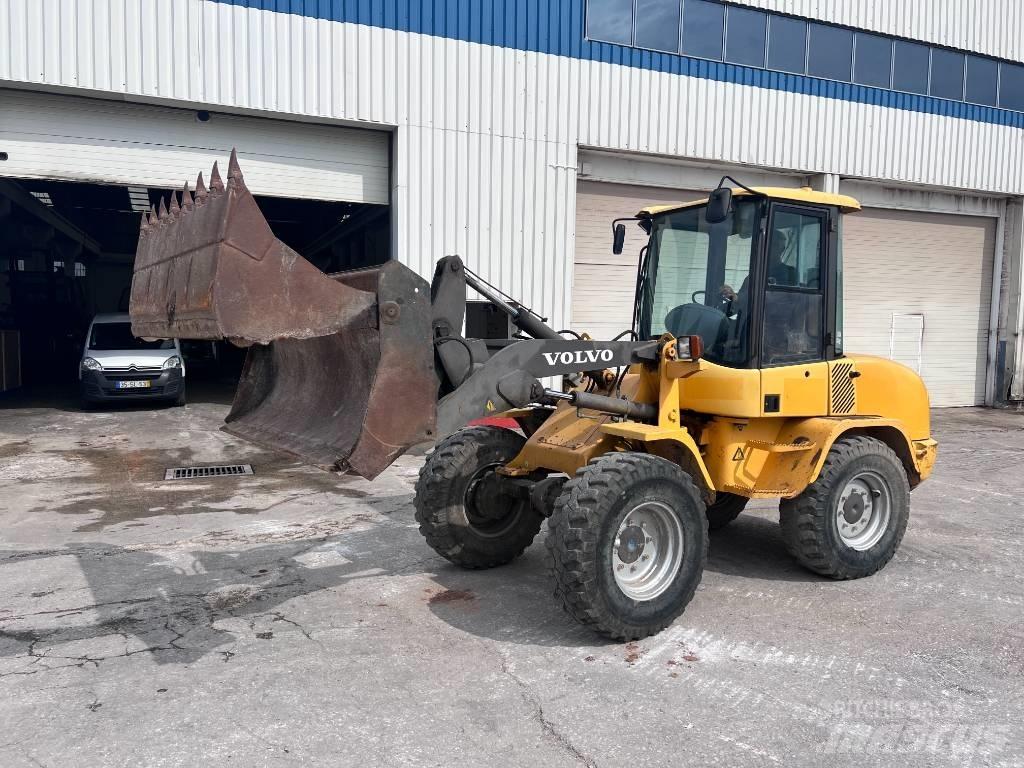 Volvo L 30 B Фронтальные погрузчики