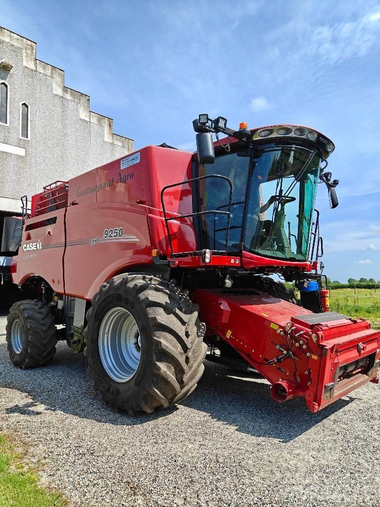 Case IH 9250 Зерноуборочные комбайны