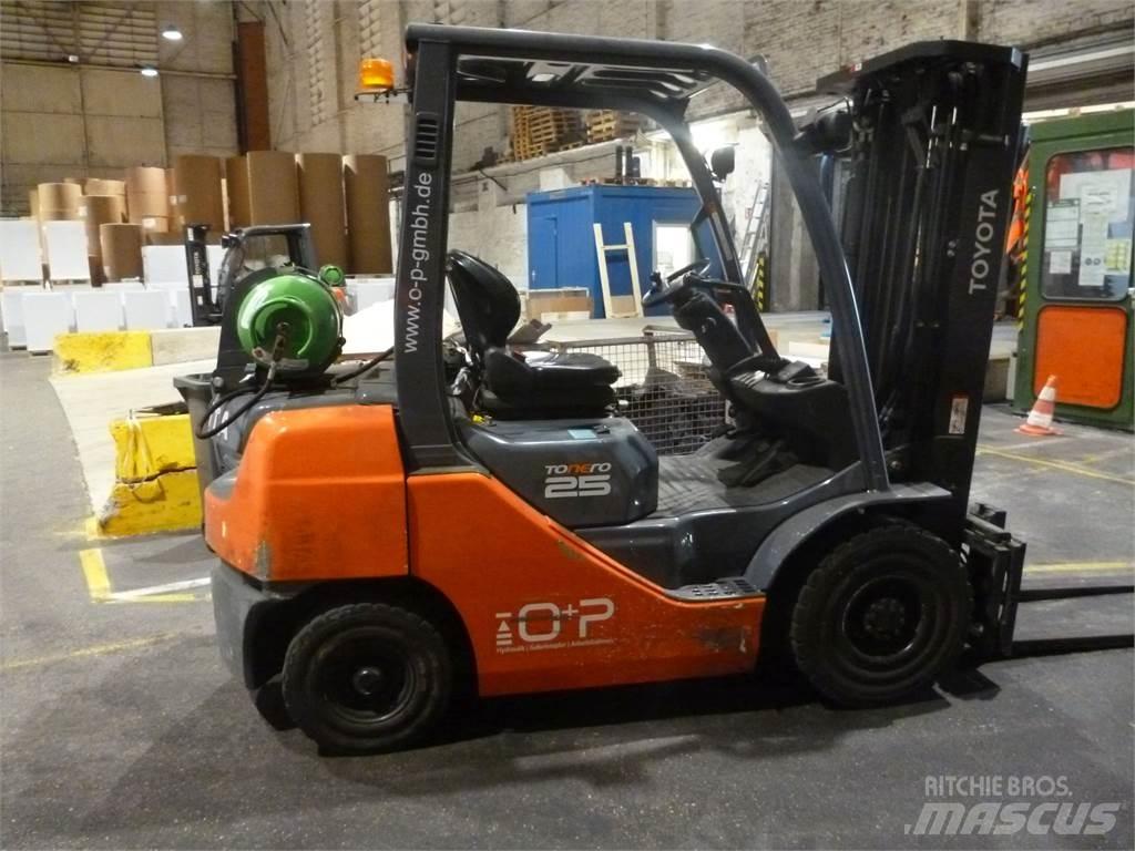 Toyota 02-8FGF25 Газовые погрузчики