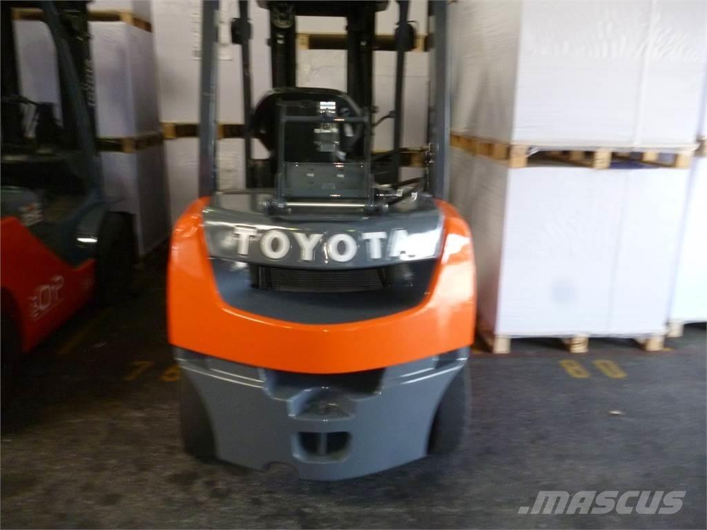 Toyota 02-8FGF25 Газовые погрузчики