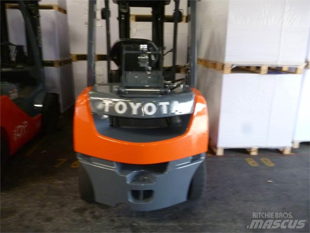 Toyota 02-8FGF25 Газовые погрузчики