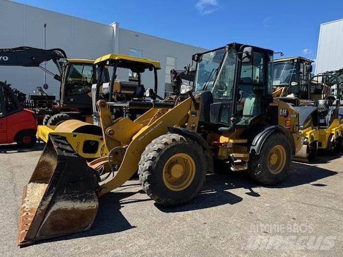 CAT 908M Фронтальные погрузчики