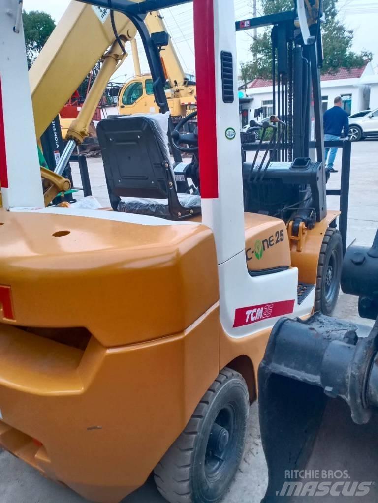 TCM FD 25 Дизельные погрузчики