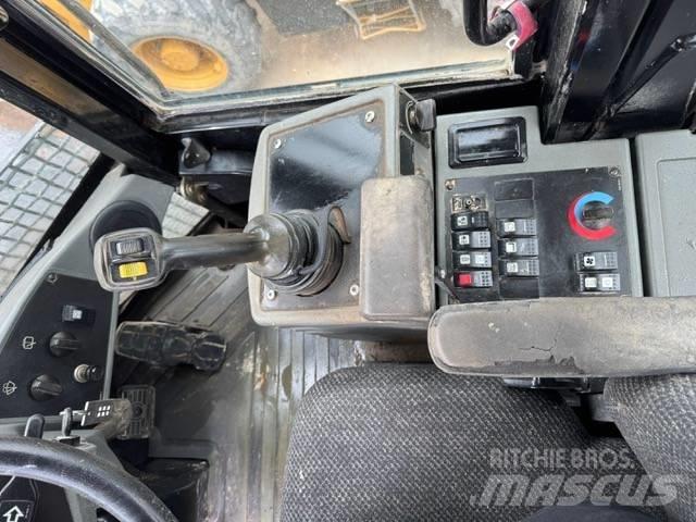 CAT 930 H Фронтальные погрузчики