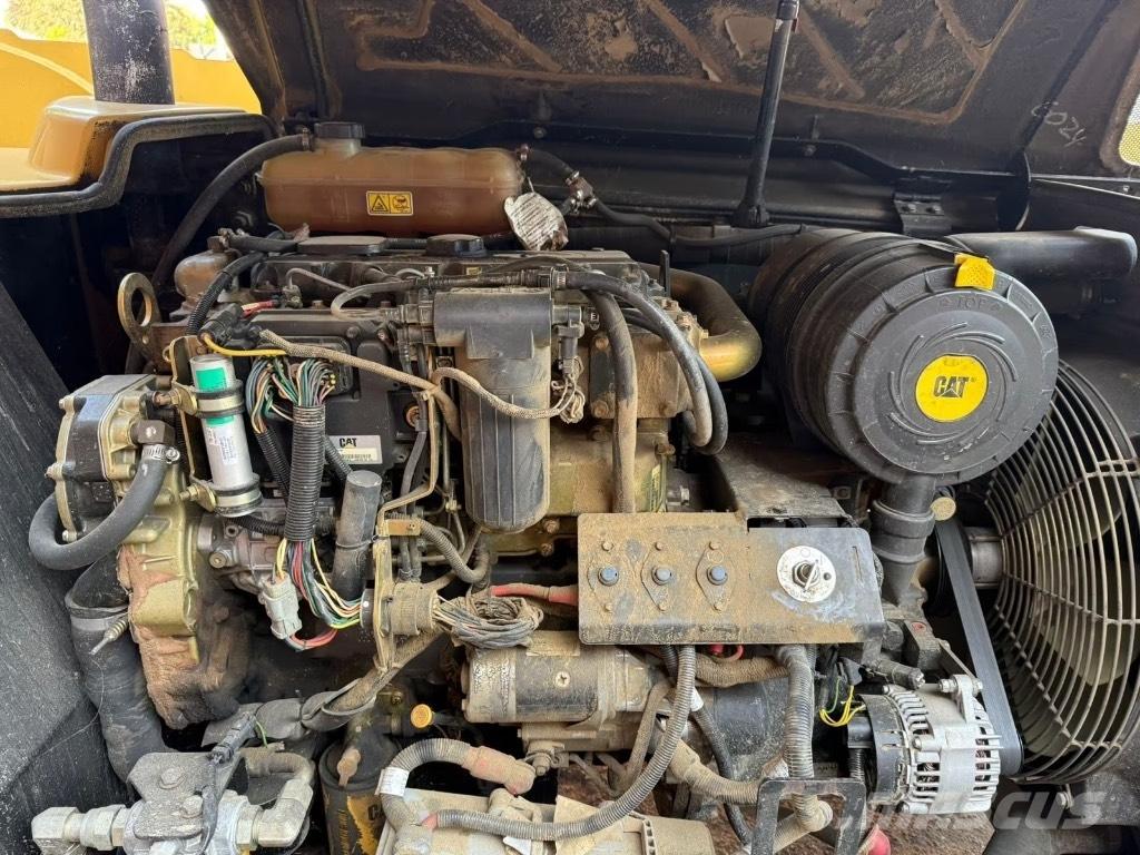 CAT TH 330 B Телескопические погрузчики