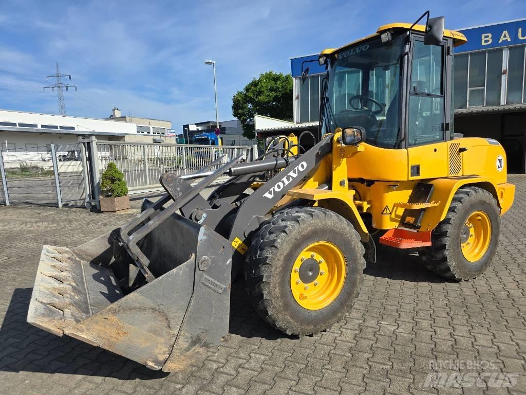 Volvo L 30 G Фронтальные погрузчики