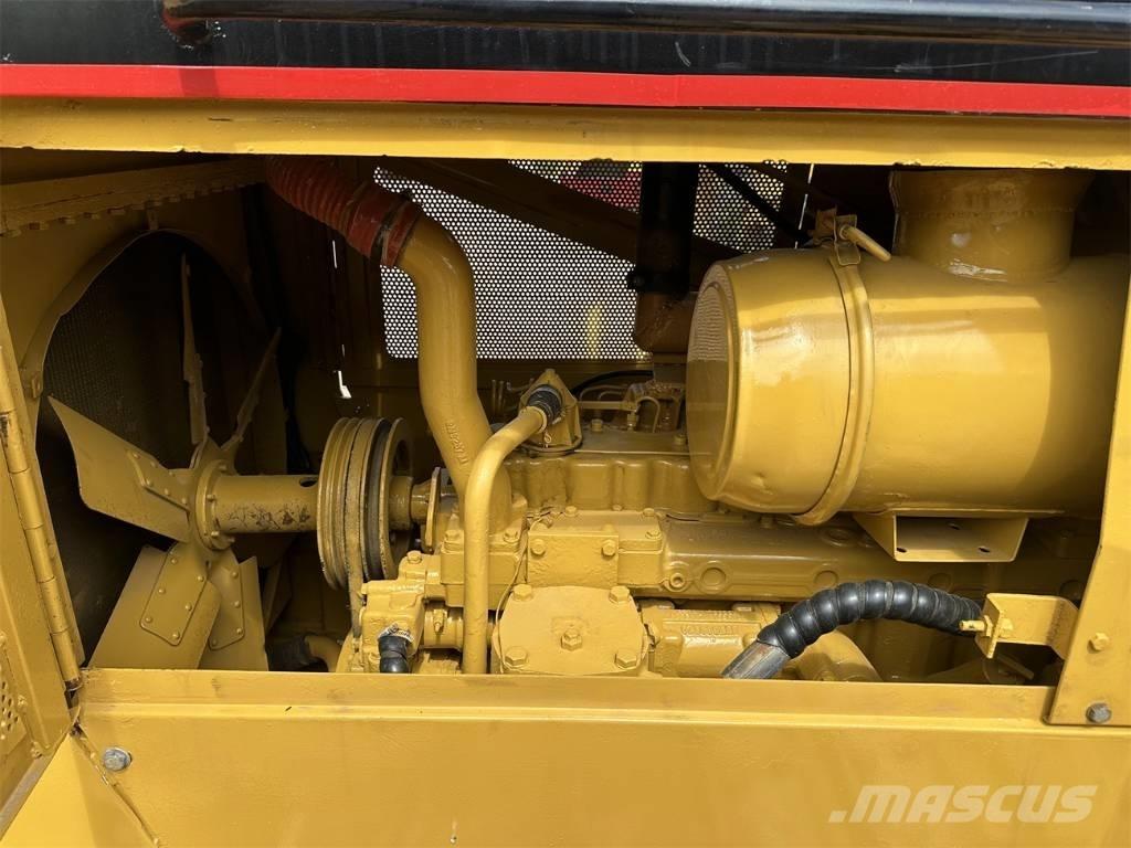CAT D 6 G Гусеничные бульдозеры