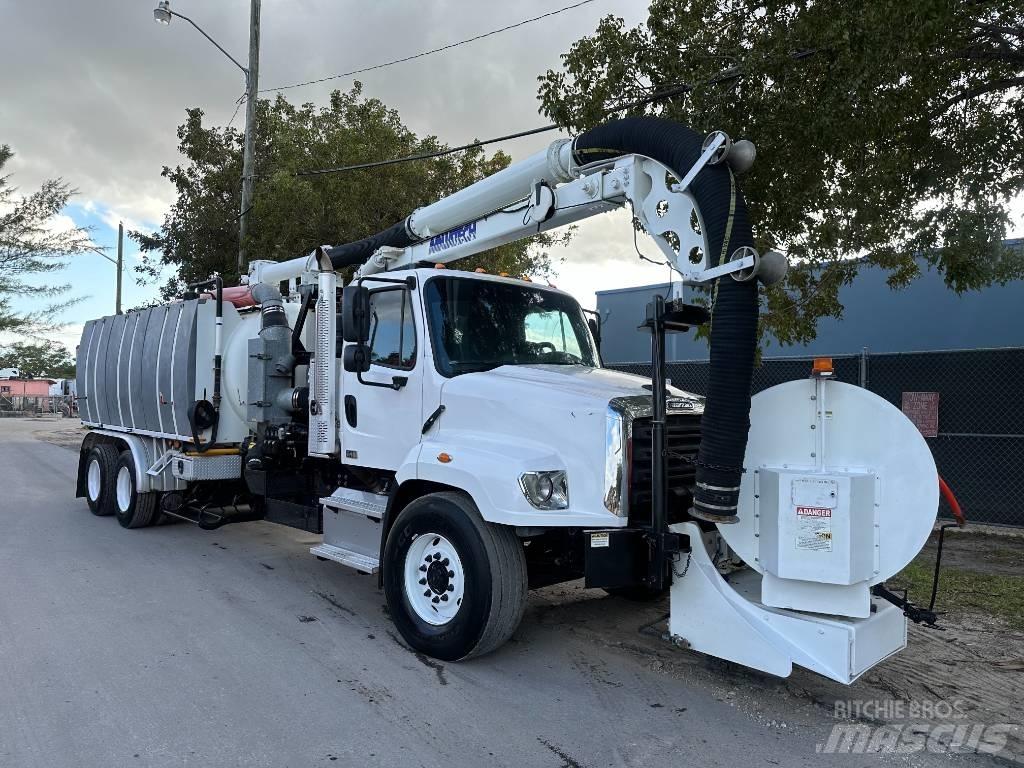Freightliner 114SD Ассенизаторские машины