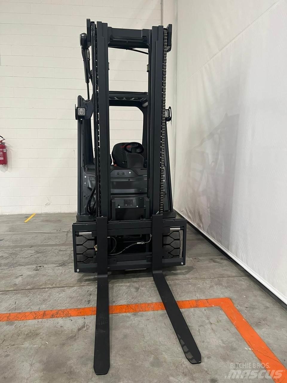 Linde E30-01 Электропогрузчики