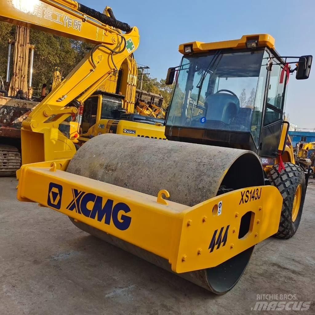XCMG XS 143J Грунтовые катки