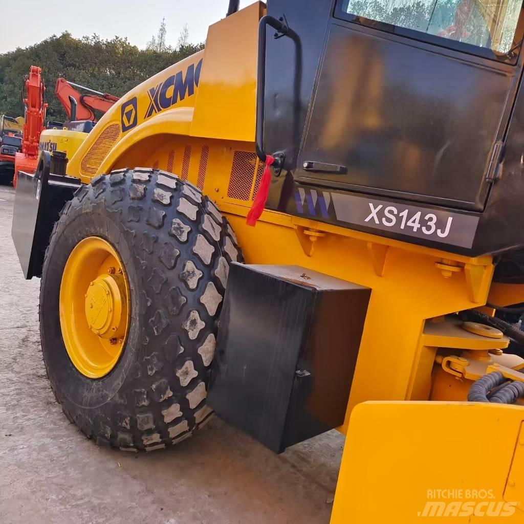 XCMG XS 143J Грунтовые катки