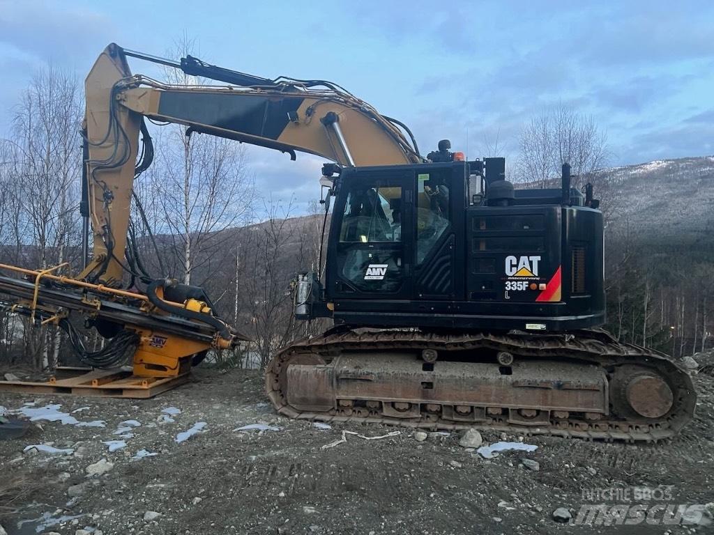 CAT 335 F L CR Буровые вышки
