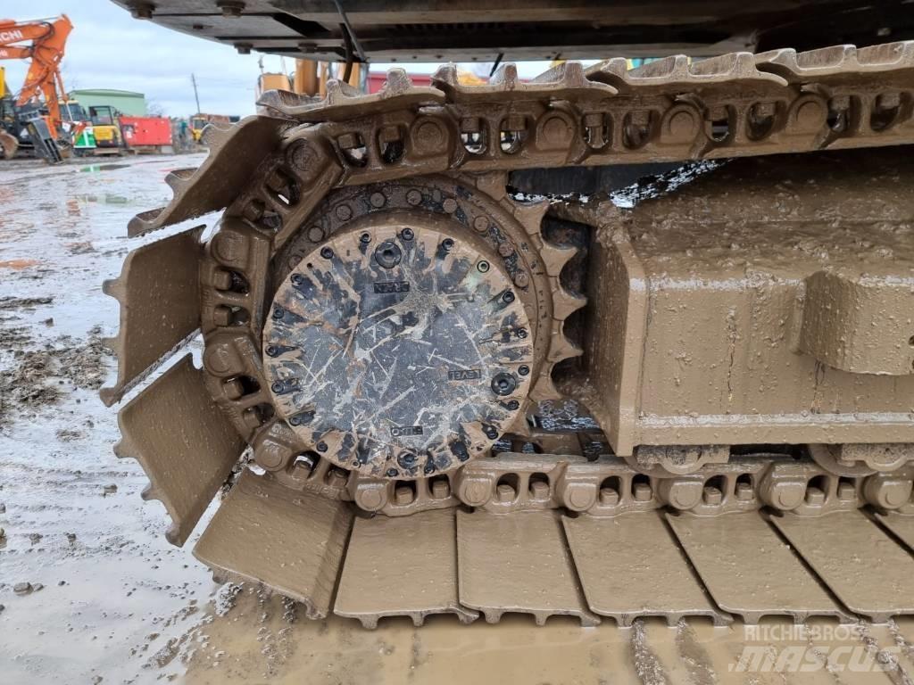 JCB JS 220LC Plus Гусеничные экскаваторы