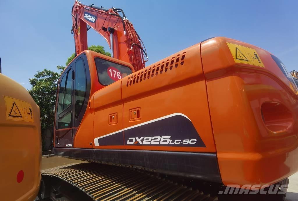 Doosan DX 225 LC Гусеничные экскаваторы