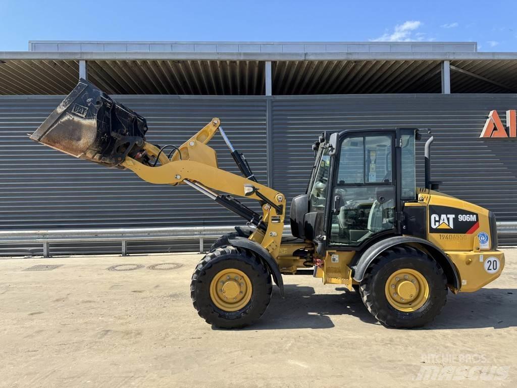 CAT 906M Фронтальные погрузчики