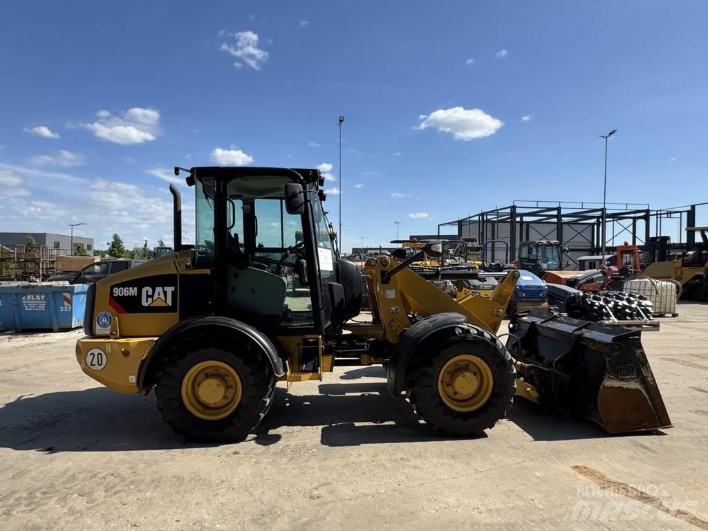 CAT 906M Фронтальные погрузчики