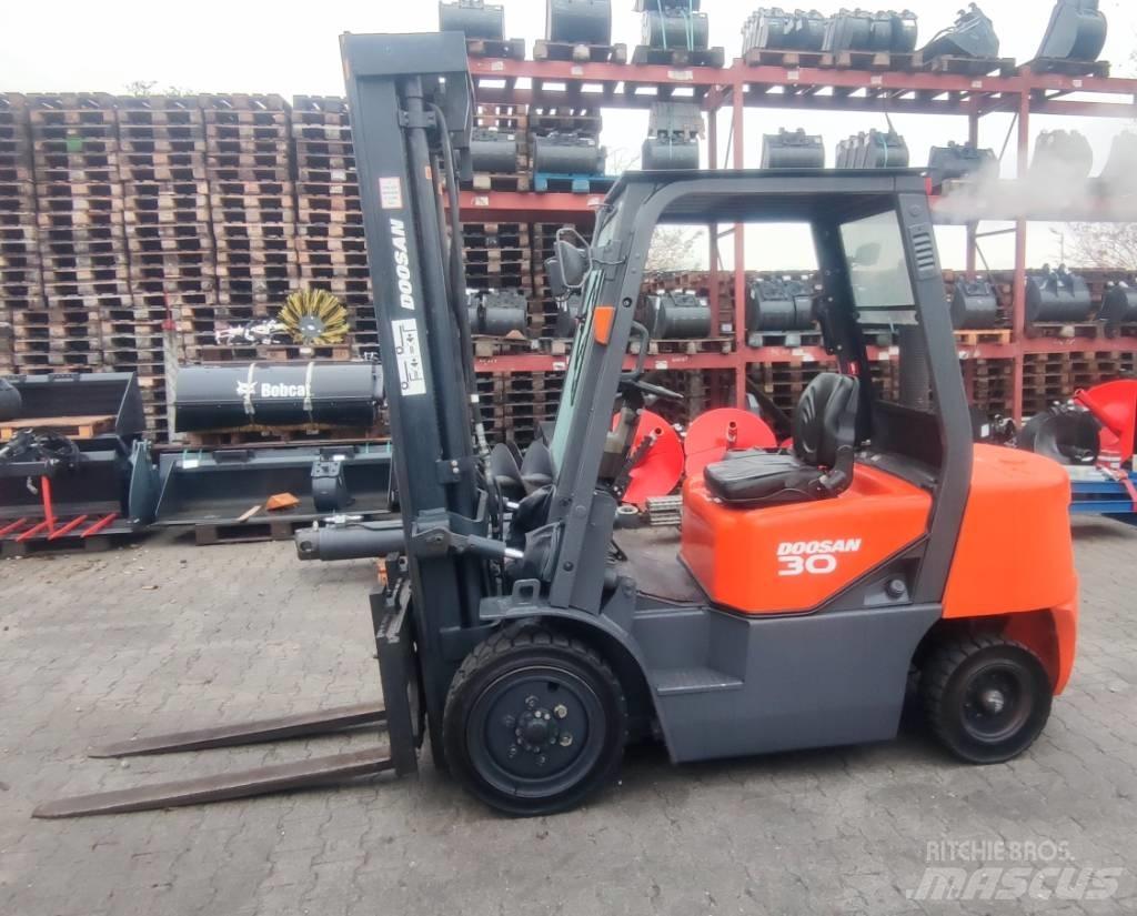 Doosan D 30 G Дизельные погрузчики