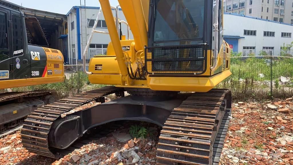 Komatsu PC 210 LC Гусеничные экскаваторы