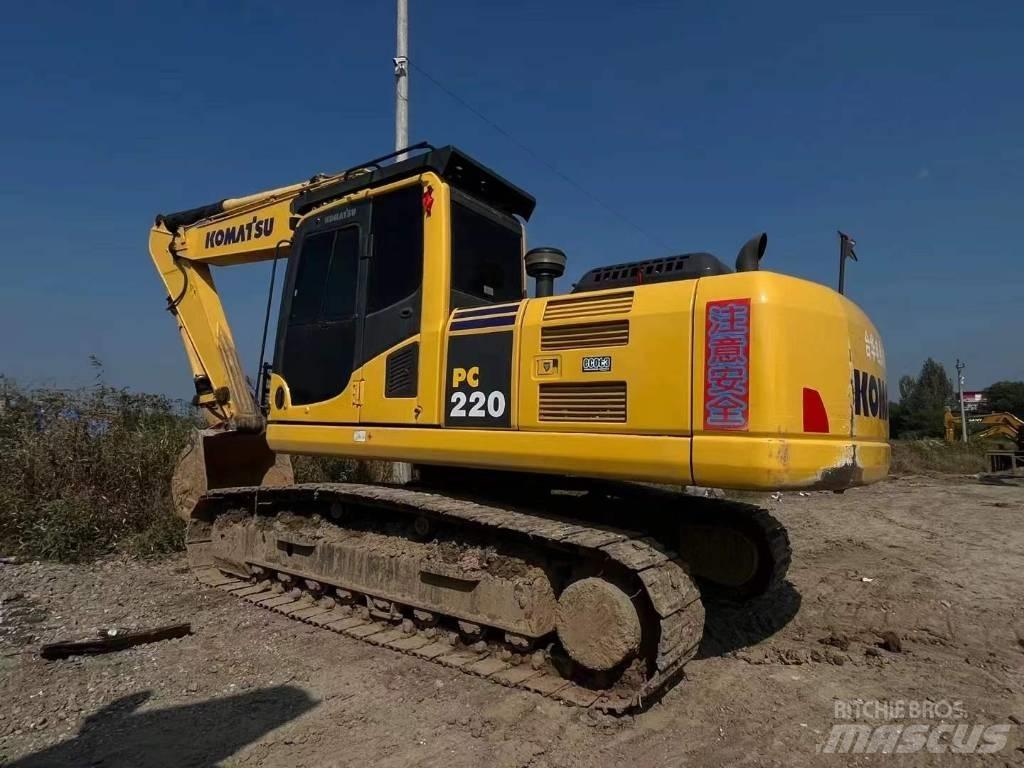 Komatsu PC 220 Гусеничные экскаваторы