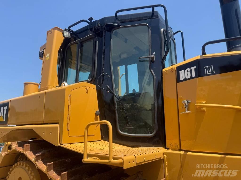 CAT D 6 T XL Гусеничные бульдозеры