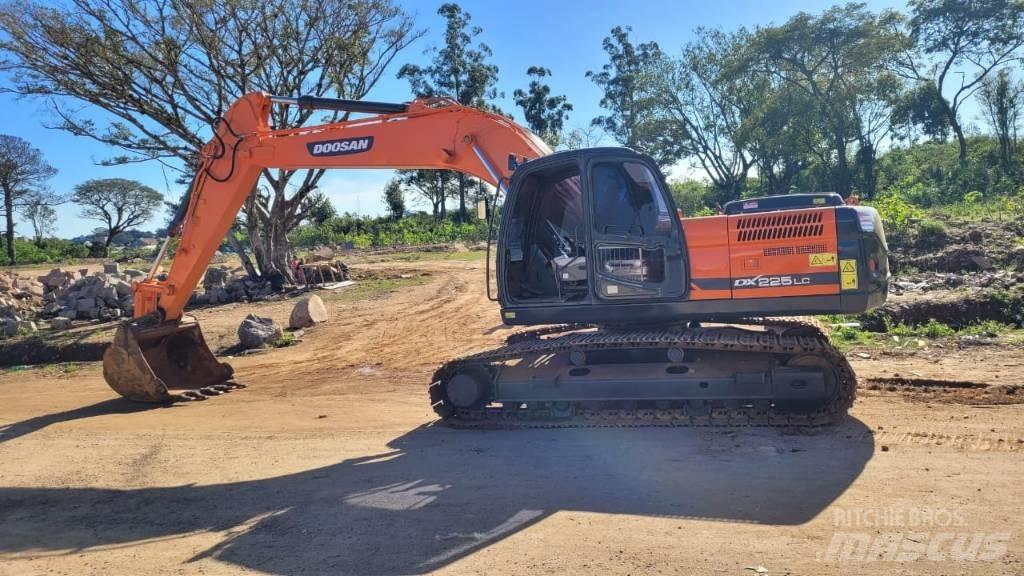 Doosan DX 225 LCA Гусеничные экскаваторы