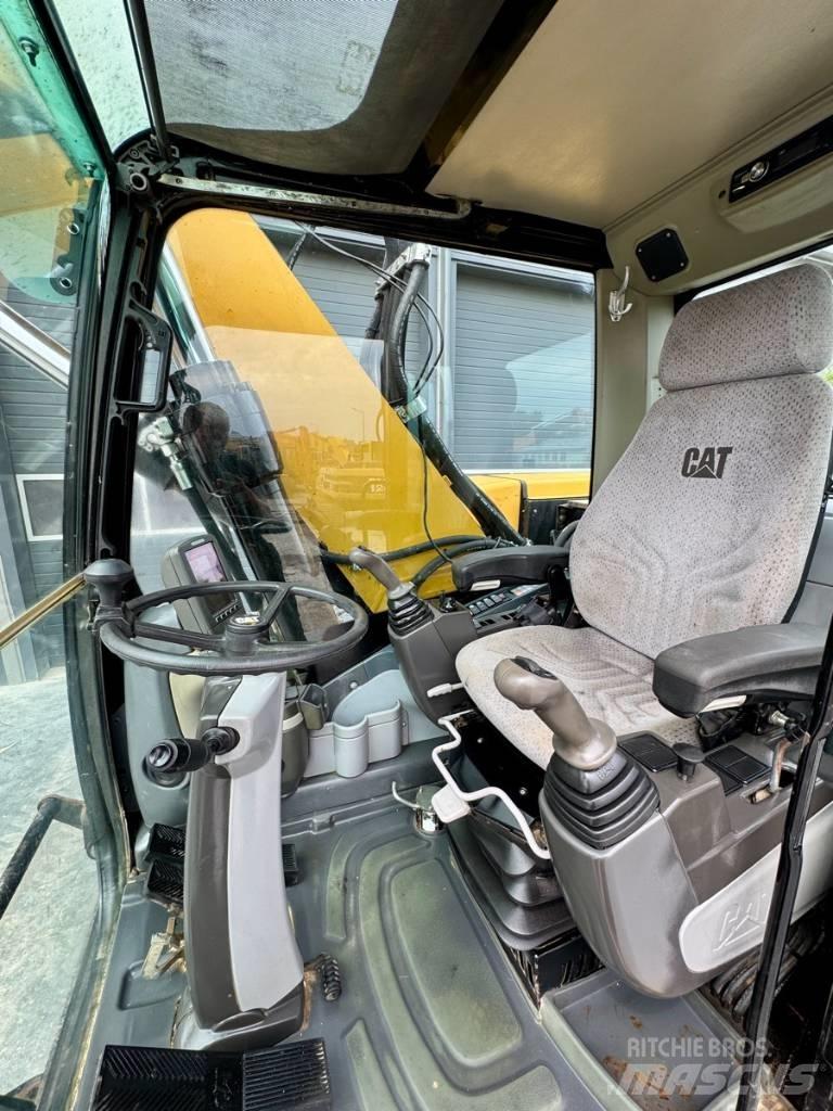 CAT M322D Колёсные экскаваторы