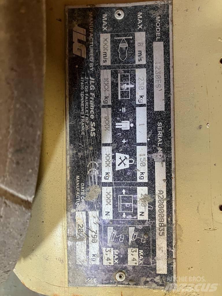 JLG 1230 ES Вертикальные мачтовые подъемники
