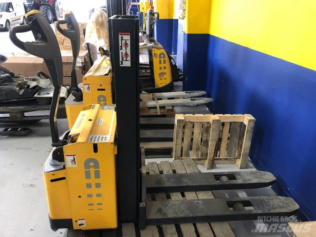 Atlet CSL 160 Самоходные электроштабелёры