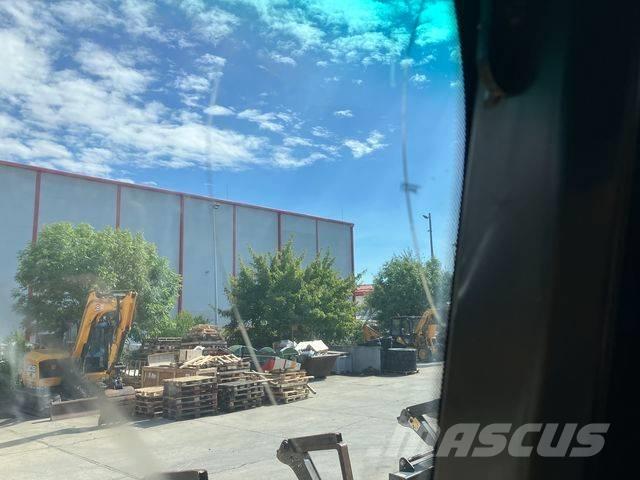 JCB 4CX AEC Экскаваторы-погрузчики