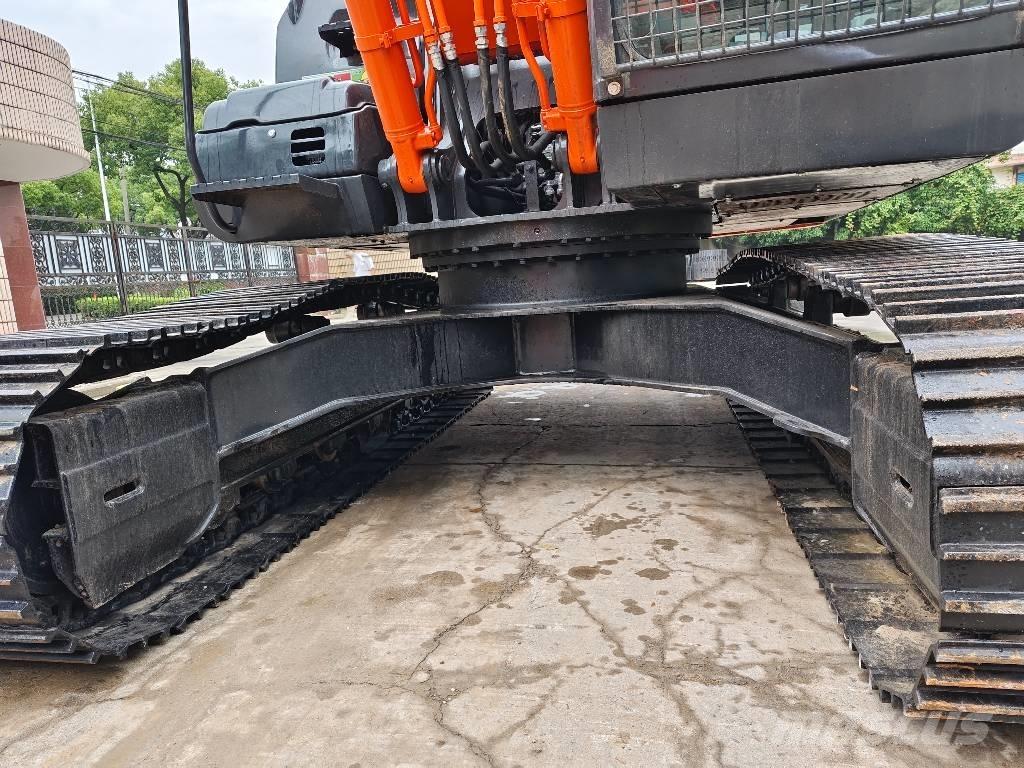 Hitachi ZX 200 Гусеничные экскаваторы