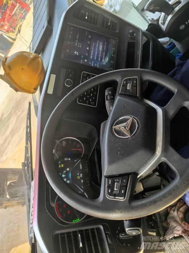 Sany SAC3000C8-8 Автокраны