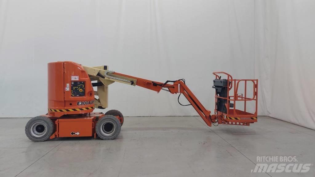 JLG E300AJP Коленчатые подъемники